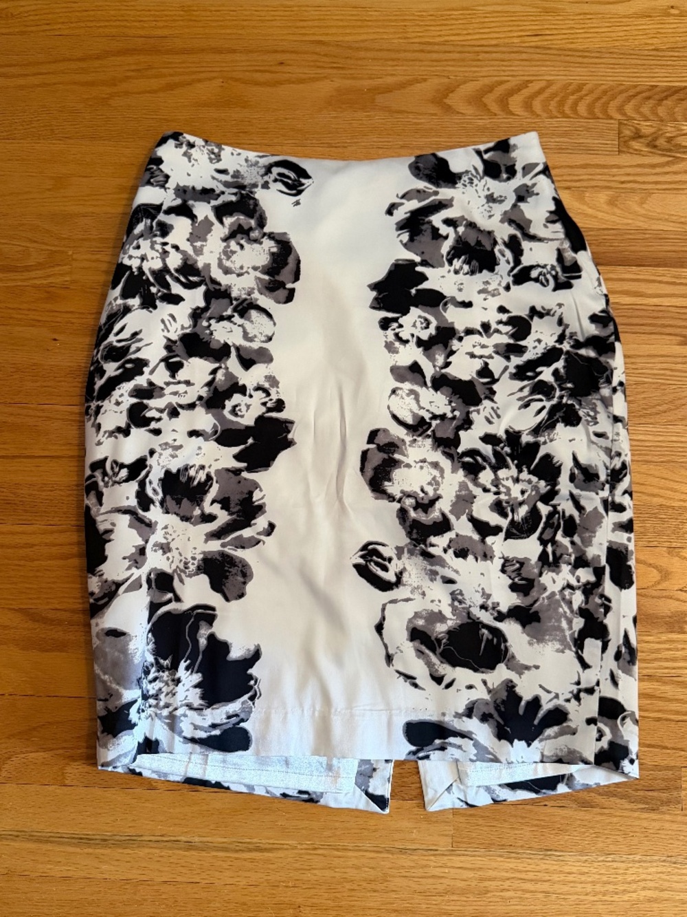 Venus Floral Zipper Back Skirt - size 14